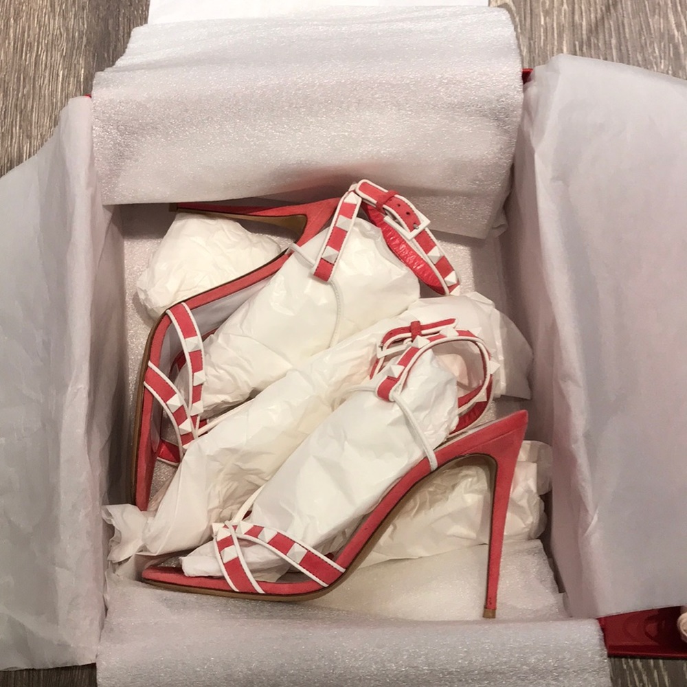 Valentino - Picture 5 of 5